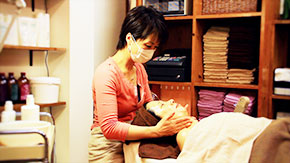 顔つぼ・ハンドリフレ・フットリフレ